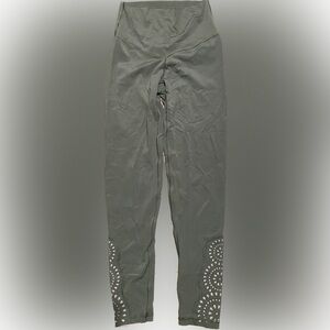 AERIE women’s small army green stretchy leggings. Great condition